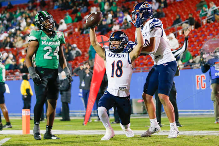 UTSA Roadrunners wide receiver David Amador (18) scores a touchdown during the third quarter against the Marshall Thundering Herd at Toyota Stadium.